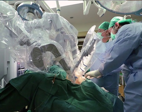 Dokter Bedah Robotik